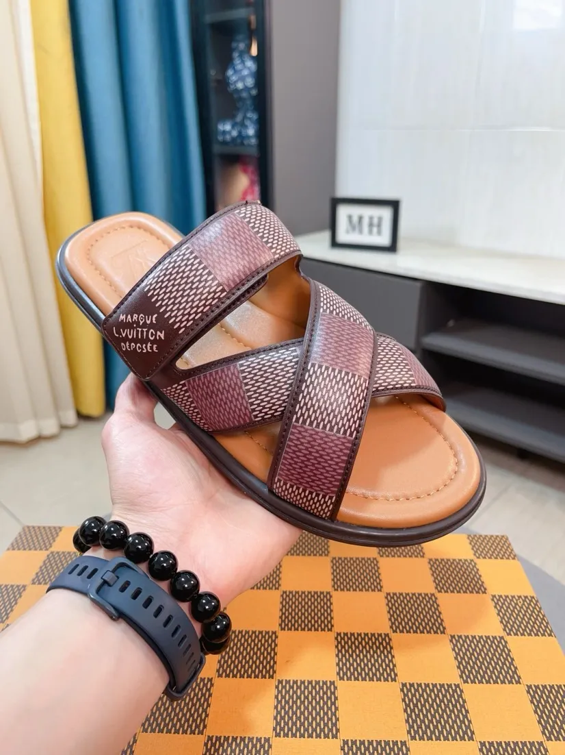 Men's shoes 💰380🌹🌹 (lv-Louis Vuitton) New men's slippers, high-end boutique, exquisite embossed logo decoration on the upper, fine workmanship, super soft soles, casual, loose and comfortable, a must-have in summer! \nsize：38-44